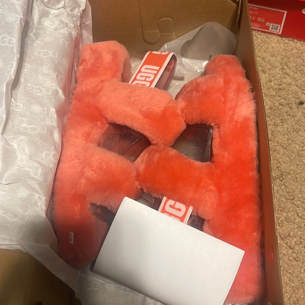 UGG fluff yea coral slides